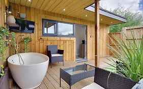 Little Paddock Lodges